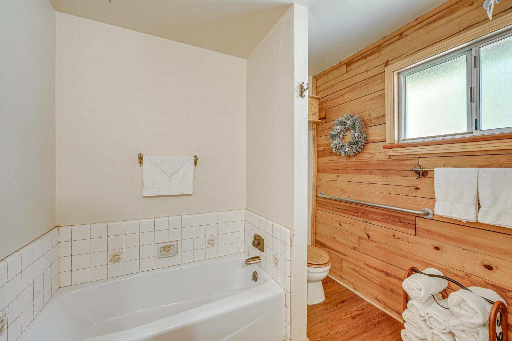 Cozy Family-Friendly Badger Retreat With Fireplace! エクステリア 写真