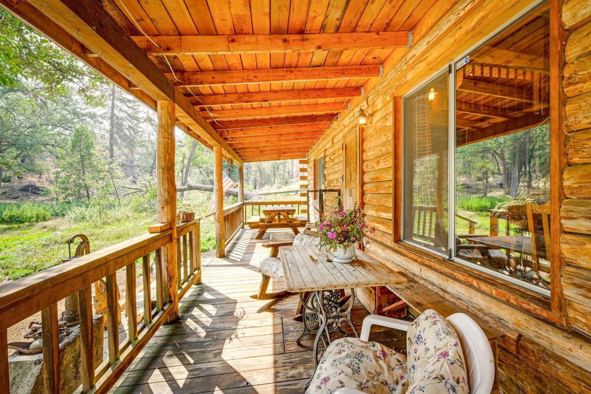 Cozy Family-Friendly Badger Retreat With Fireplace! エクステリア 写真