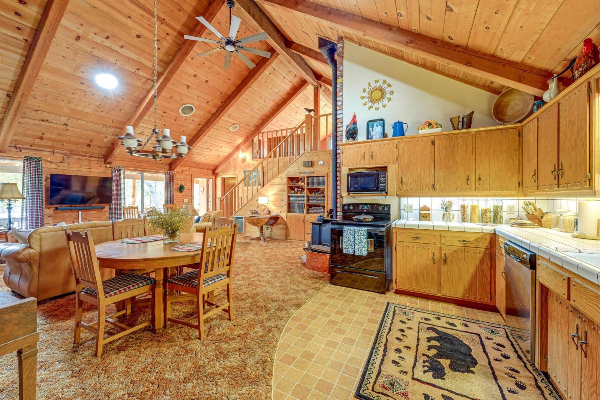 Cozy Family-Friendly Badger Retreat With Fireplace! エクステリア 写真
