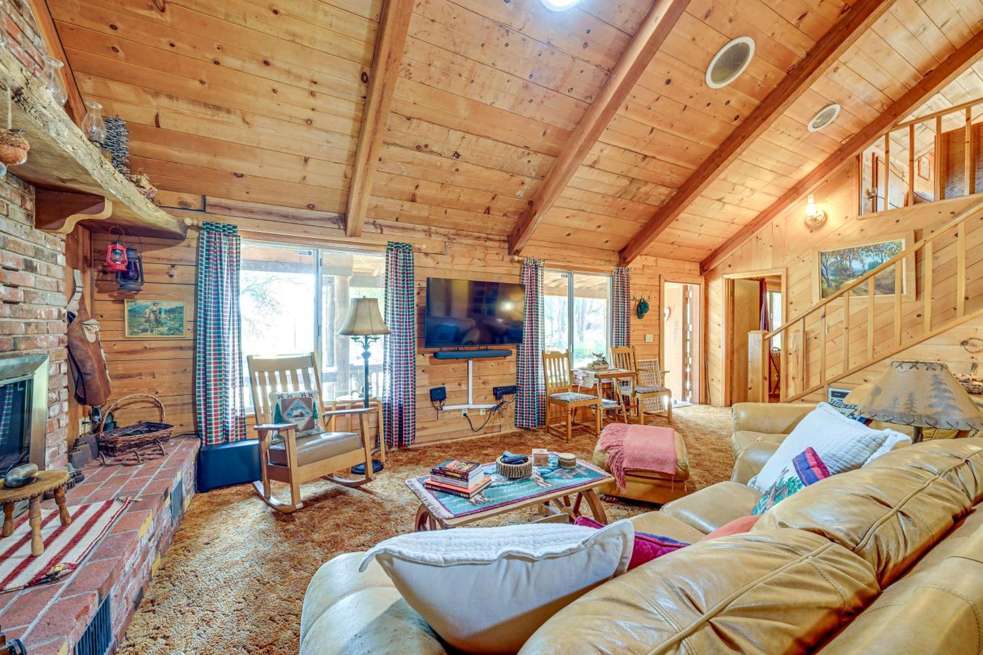 Cozy Family-Friendly Badger Retreat With Fireplace! エクステリア 写真